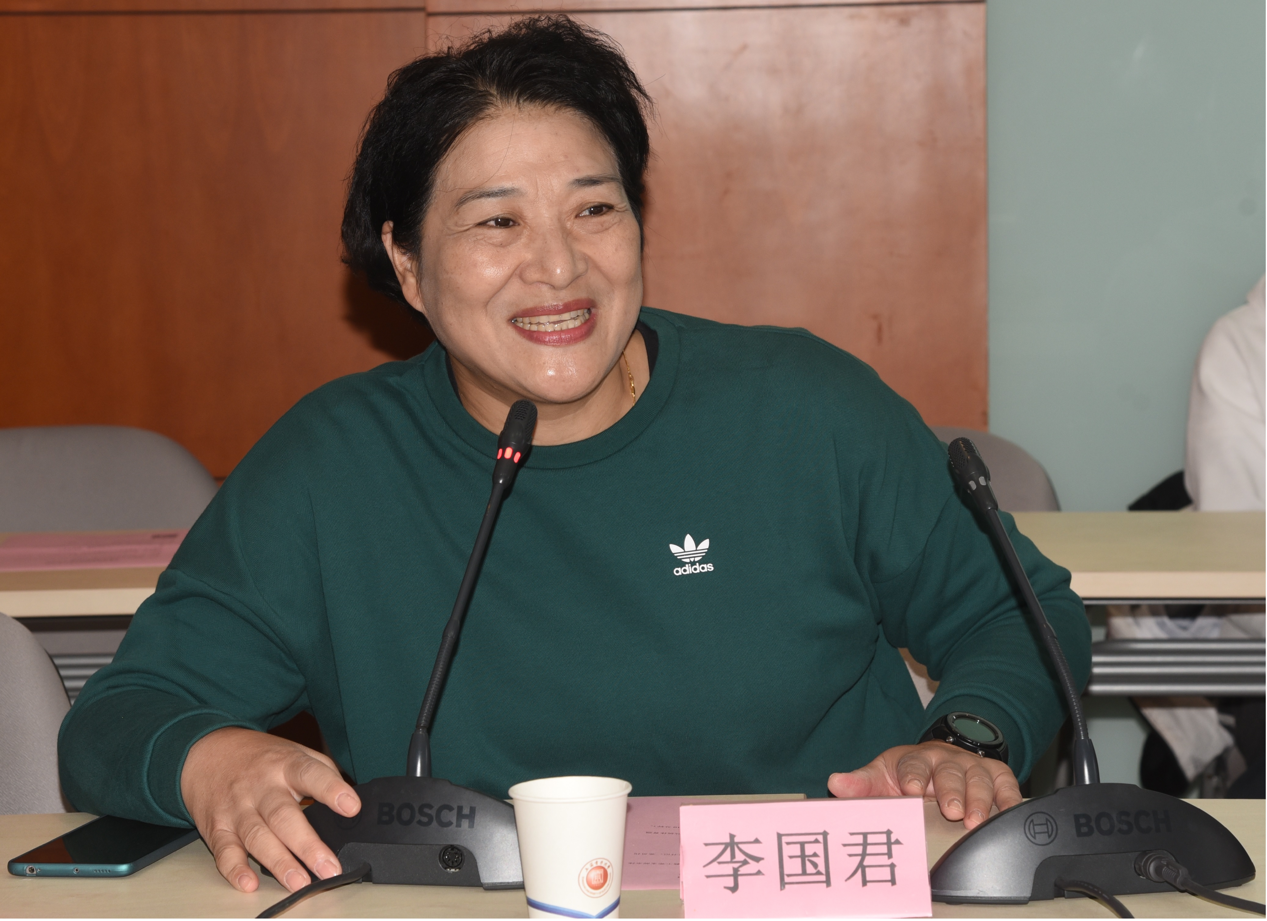 前中国女排队长李国君应邀来校座谈交流