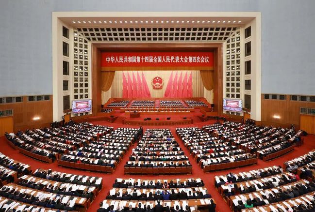 上电师生热议全国两会