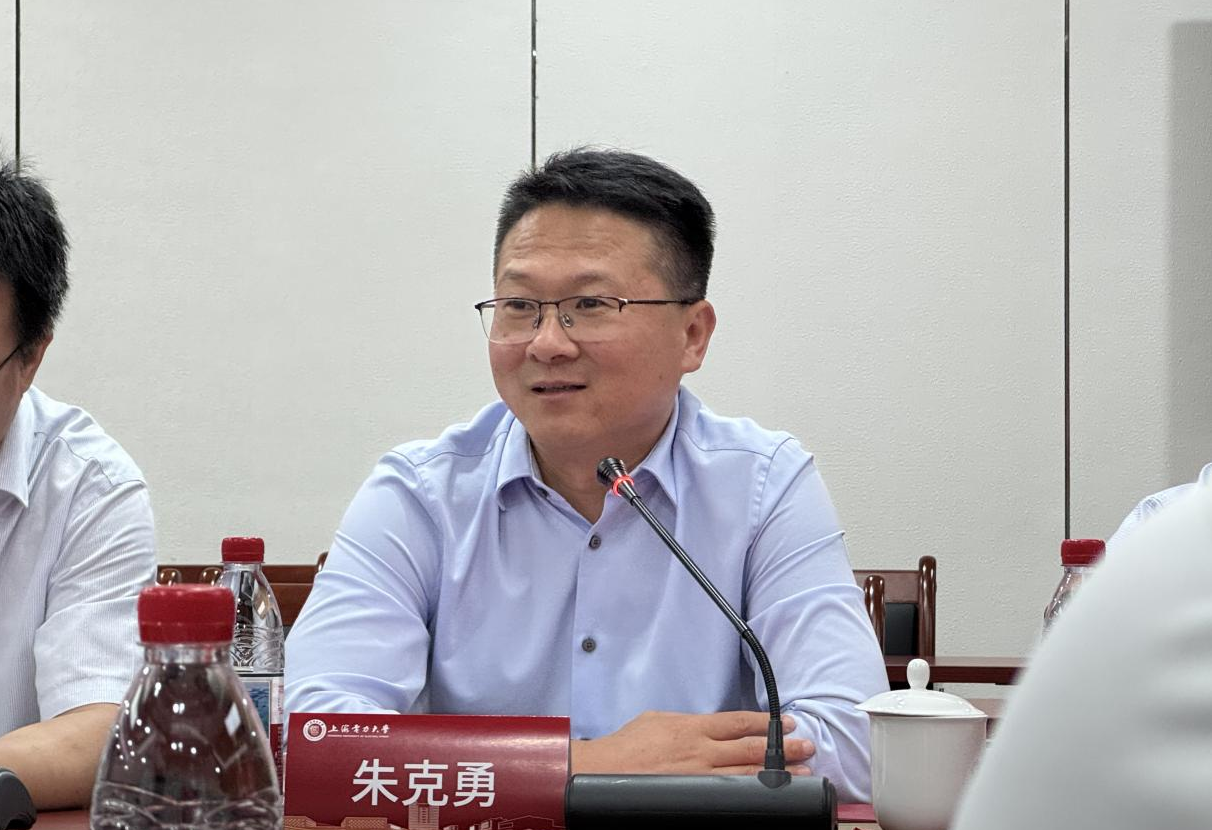 朱克勇接待保定市政府及企业代表团来访